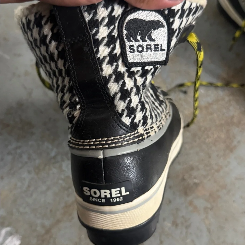 Sorel Black and Cream Winter Boots, 7 - Picture 5 of 12